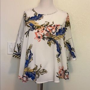 Flouncy top with flowers